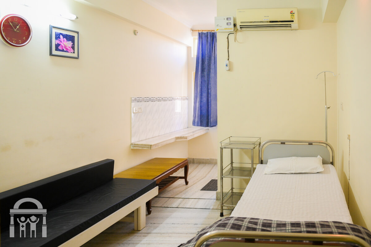 Private room in hospital with clean bed and air conditioning at Guru Nanak Mission Hospital Dhahan Kaleran near Banga